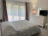 B&B Carnoules - studio climatisé - Bed and Breakfast Carnoules