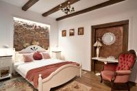 Habitación con cama grande