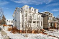 The Obsolete Suite - King Bed - Fireplace - Pet Friendly - B&B Edmonton