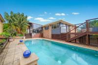 B&B Port Macquarie - Alkira - comfy home with pool - Bed and Breakfast Port Macquarie