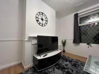 B&B Stalybridge - Comfortable, spacious 2 Bedroom house close to Etihad Stadium - Bed and Breakfast Stalybridge