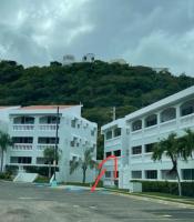 Beachfront Studio Apt w/ Full Kitchen & Pool - Ferienwohnung