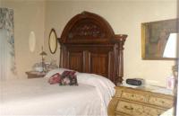 Zimmer mit Queensize-Bett und Gemeinschaftsbad - Gartenblick