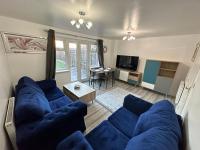 B&B Manchester - Spacious & Lovely 4 Bedroom Home in Manchester - Bed and Breakfast Manchester
