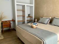 Kamer met Kingsize Bed en Uitzicht op het Zwembad