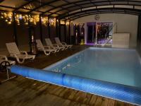 Domki Premium LATO&ZIMA z basenem - B&B Dębki