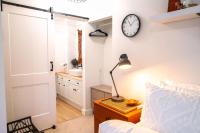 The Nook, Top Floor Suite with Lake and Mtn View - Ferienwohnung Harrison Hot Springs