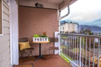 The Nook, Top Floor Suite with Lake and Mtn View - B&B Harrison Hot Springs