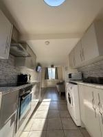 B&B Derby - Modern 1 Bed Flat In Derby City - Bed and Breakfast Derby