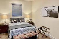 B&B Ahwahnee - Crazy Cow Private HOT TUB BBQ Sleeps 2 - Bed and Breakfast Ahwahnee