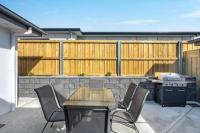 New Mod Home 2 bed bath Home 12km to CBD Airport - Chambres d'hôtes Rokeby