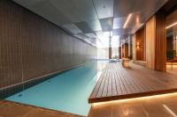 2 BD Luxury apartment at heart of Docklands with 85" flat TV & Free Carpark - Ferienwohnung