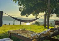 Casa em ponto turístico de Carrancas, com PISCINA, VISTA de Cinema, 3 Suítes, cozinha EQUIPADA, NATUREZA exuberante, acesso à represa - Chambres d'hôtes Carrancas