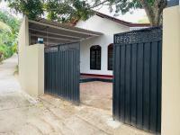 Thanuja House - Bed and Breakfast