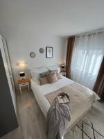 Appartamento Comfort con 2 Camere da Letto, Balcone e Vista Mare