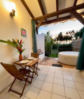 Mabouya cosy vue mer, jacuzzi, jardin - B&B Sainte-Luce