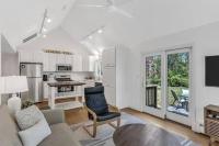 The Deepwood - Springtime Haven In Cape Cod - B&B