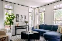 Near Downtown Gem, Spacious Private Yard, Parking, Walk to Dining, 5 Mins to Nissan Stadium, Less than 2 miles to Broadway, Workspace, Parking, 24 Hr Hospitality, Great for Families - Chambres d'hôtes Nashville