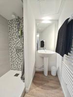 Studio entier proche des commerces - 1 à 2 pers - - B&B