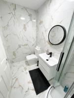 B&B Leicester - Luxury Stylish studio Flat +spacious Bathroom-no 6 - Bed and Breakfast Leicester
