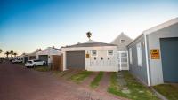SeasTheDay Beach Front Holiday Home - B&B Langebaan