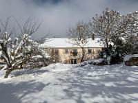 Ancienne ferme rénovée 8 pers, calme, confort, vue montagne et jardin - Chambres d'hôtes Saint-Julien-en-Champsaur