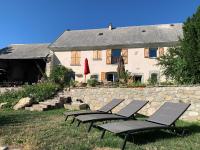 Ancienne ferme rénovée 8 pers, calme, confort, vue montagne et jardin - B&B Saint-Julien-en-Champsaur