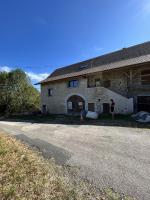 Appartement dans une vieille ferme bugiste - B&B Ceyzérieu