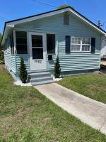Pet- & kid-equipped 2 br cottage near downtown - B&B Charleston