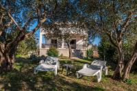 Beachfront apartment Lostura - B&B