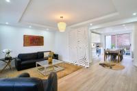 2 bedroom apartment w/ courtyard at Croisé Laroche - Bed and Breakfast