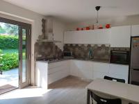 appartamento immerso nel verde tra laghi e colline - Ferienwohnung