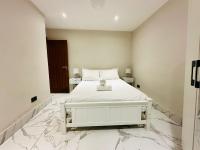 Spacious 6 Bed Residence in Wembly, London - B&B London