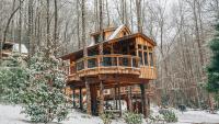 The Magnolia in Treehouse Grove at Norton Creek - B&B Gatlinburg