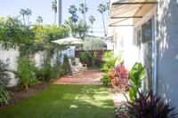Adorable Octopus Hideaway: 2 min walk to the beach - B&B