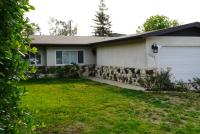 Cozy Family Hideaway, sleeps 8, 4 tv's yard, shops - B&B