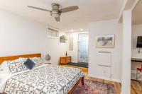 Cozy Private Apt near Downtown - B&B