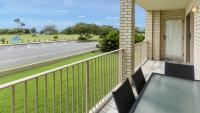Walk to Surf Beach - Ground floor apartment - Bribie Horizons Boyd St, Woorim - B&B