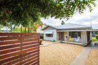 B&B Mildura - Indulge Homes - 77 Olive - Bed and Breakfast Mildura