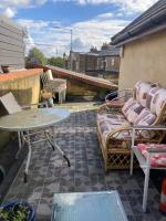 Broxbourne Two-Bedroom Apartment Close To Amenities - Bed and Breakfast