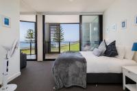 The Sandpiper - A Newy Beachfront Beauty - B&B