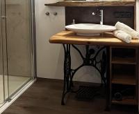 One-Bedroom Apartment with Shower
