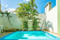 B&B Bombinhas - Casa c piscina em cond 150m praia Mariscal CCM004 - Bed and Breakfast Bombinhas