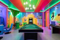 Gorgeous Home w Game Room Heated Pool Spa - B&B