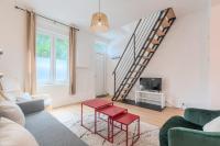 2 BR house w/ terrace, near train stations & metro - Ferienwohnung