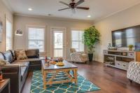 Modern 3 King Belmont Retreat with 2 Living Rooms Walk to Belmont & Vanderbilt Near Music Row The Gulch & 12th South 2 miles to Broadway Large Dining Table Smart TVs Parking 24 Hr Hospitality - Chambres d'hôtes Nashville