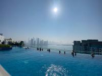 Black and white flower oasis in Seven Palm - B&B Dubái