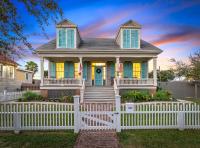 B&B Galveston - Coastal Cottage with Pool - Restoring Galveston - Bed and Breakfast Galveston