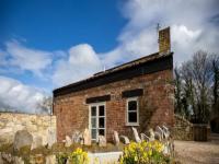 B&B Wedmore - Pass The Keys Wilf's Barn, Wedmore a romantic cottage for two - Bed and Breakfast Wedmore