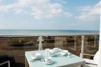 Sunset Bay Beach House in Tywyn - B&B